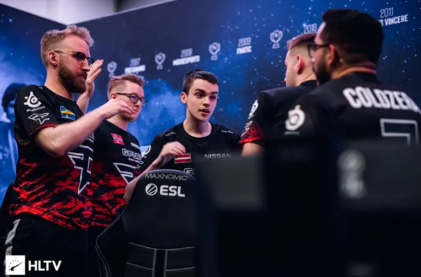 不容小觑的 不容小觑的